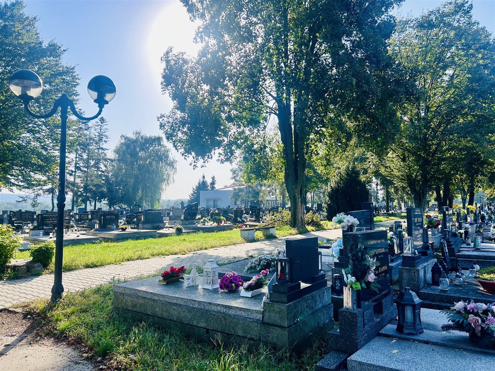Cintorín a dom smútku